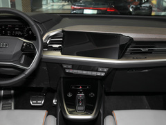 2022款 40 e-tron 星耀型 锦衣套装