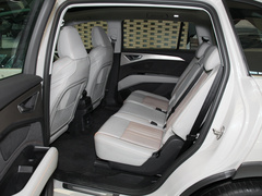 2022款 40 e-tron 星耀型 锦衣套装