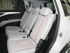 2022款 40 e-tron 星耀型 锦衣套装