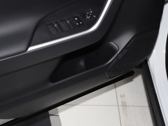 2021款 2.0L CVT四驱风尚Plus版 