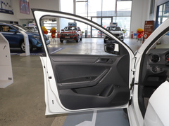 2021款 1.5L 手动进取版