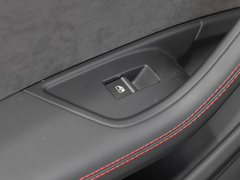 2021款 RS4 Avant 暗金版