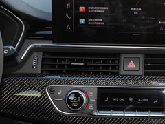 2021款 RS4 Avant 暗金版