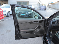 2021款 RS4 Avant 暗金版