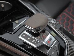 2021款 RS4 Avant 暗金版