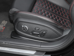 2021款 RS4 Avant 暗金版
