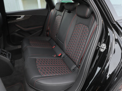 2021款 RS4 Avant 暗金版