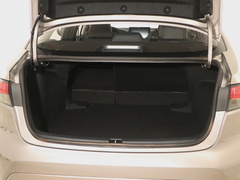 2021款 2.0L 尊贵版