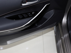 2021款 2.0L 尊贵版