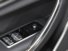 2021款 XFL 2.0T P250 四驱曜黑运动版