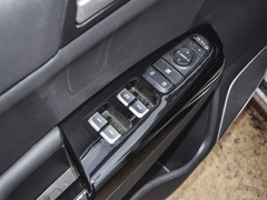 2021款 1.6T 自动两驱豪华版