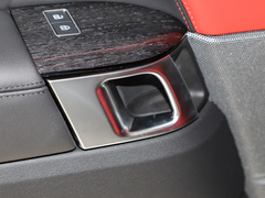 2022款 3.0 L6 耀黑版