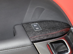 2022款 3.0 L6 耀黑版