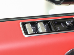 2022款 3.0 L6 耀黑版