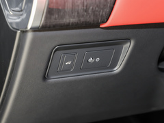 2022款 3.0 L6 耀黑版