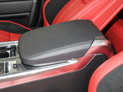 2022款 3.0 L6 耀黑版