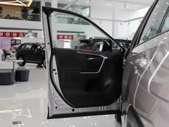 2021款 2.0L CVT两驱豪华版