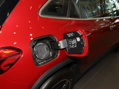 2022款 EQA 300 4MATIC 首发特别版
免税
