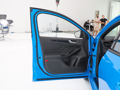 2022款 三厢 EcoBoost 180 自动竞擎版