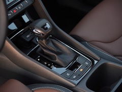 2022款 TSI330 5座两驱奢享版