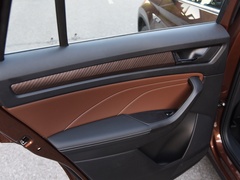 2022款 TSI330 5座两驱奢享版