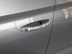 2022款 TSI330 5座两驱奢享版