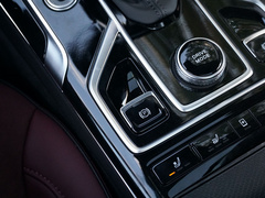 2022款 2.0T 智联旗领四驱版