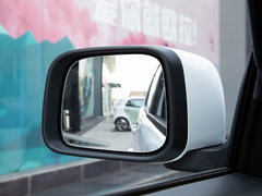 2022款 升级版 305km 豪华型 三元锂