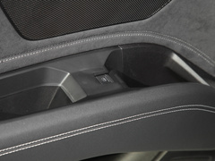 2022款 40 e-tron 星耀型 机甲套装