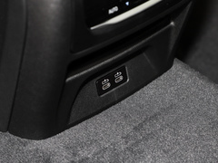 2022款 xDrive30i 领先型 M曜夜套装