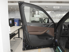 2022款 xDrive30i 尊享型 M曜夜套装