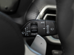 2022款 xDrive30i 尊享型 M曜夜套装