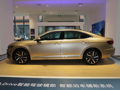 2022款 330TSI 豪华版