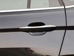 2022款 330TSI 两驱旗舰版