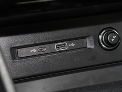 2022款 330TSI 两驱旗舰版