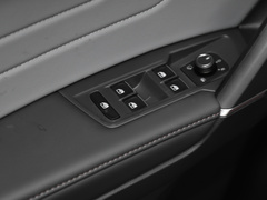 2022款 330TSI 两驱尊崇旗舰版