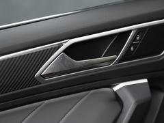 2022款 330TSI 两驱尊崇旗舰版