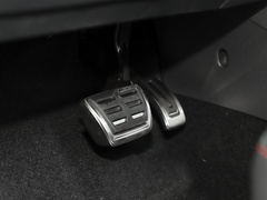 2022款 330TSI 两驱尊崇旗舰版