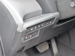 2021款 2.5L混动 铂金版