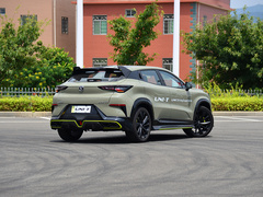 2022款 1.5T 运动版 旗舰型