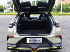 2022款 1.5T 运动版 旗舰型