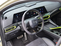2022款 1.5T 运动版 旗舰型
