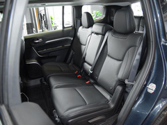 2022款 2.0T 两驱豪华版