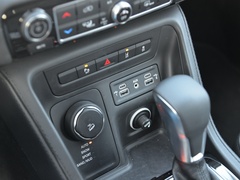 2022款 2.0T 四驱豪华版