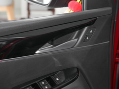 2022款 1.5T 自动潮版 6座