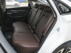2021款 1.5L CVT尊贵版