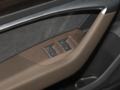 2022款 55 TFSI quattro S-line 志远型流晶套装