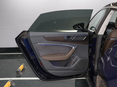 2022款 55 TFSI quattro S-line 志远型流晶套装