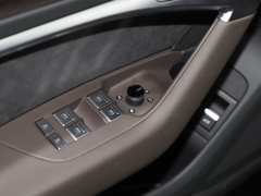 2022款 55 TFSI quattro S-line 志远型流晶套装