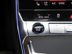 2022款 55 TFSI quattro S-line 志远型流晶套装